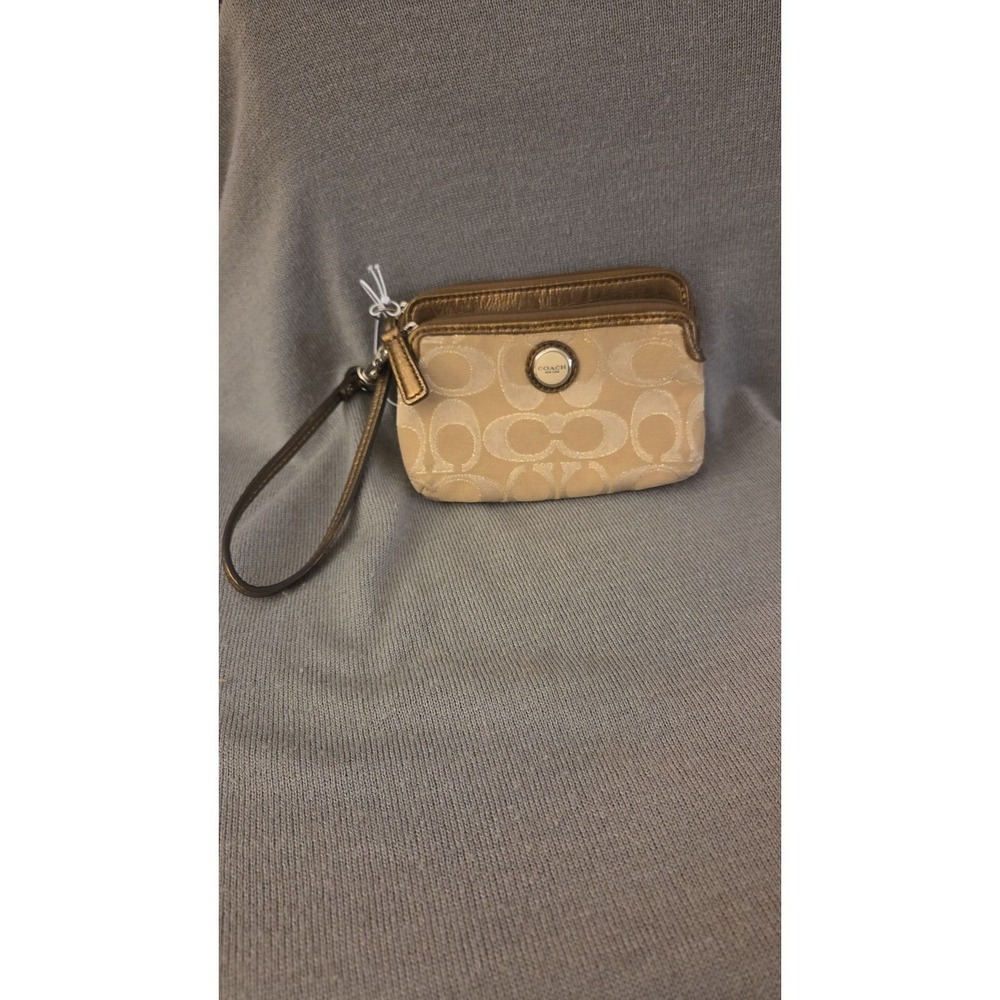 W153 Coach wristlet